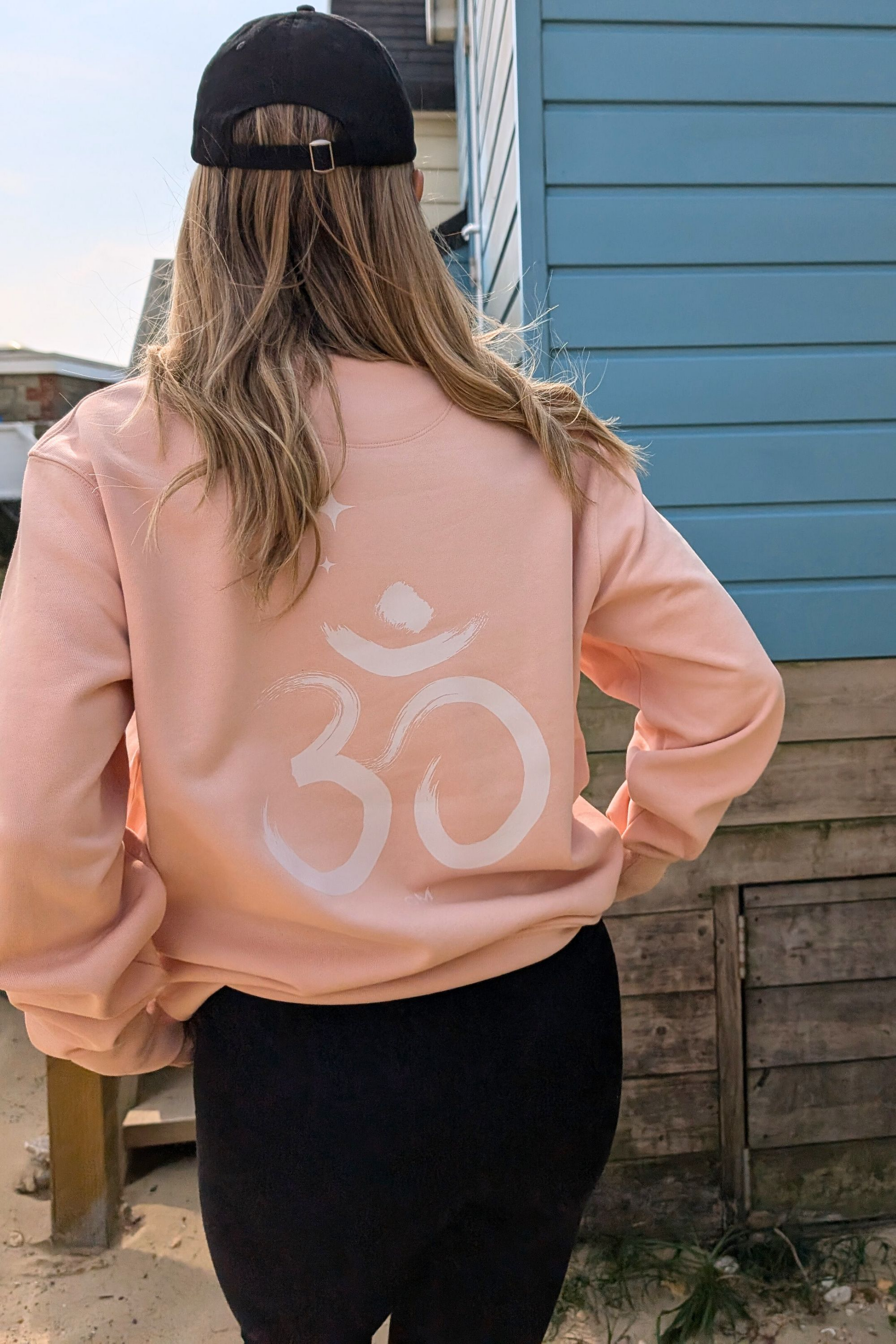 OM ORGANIC COTTON SWEATSHIRT IN PEACH